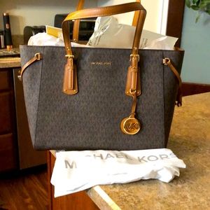 Michael Kors Voyager medium tote
